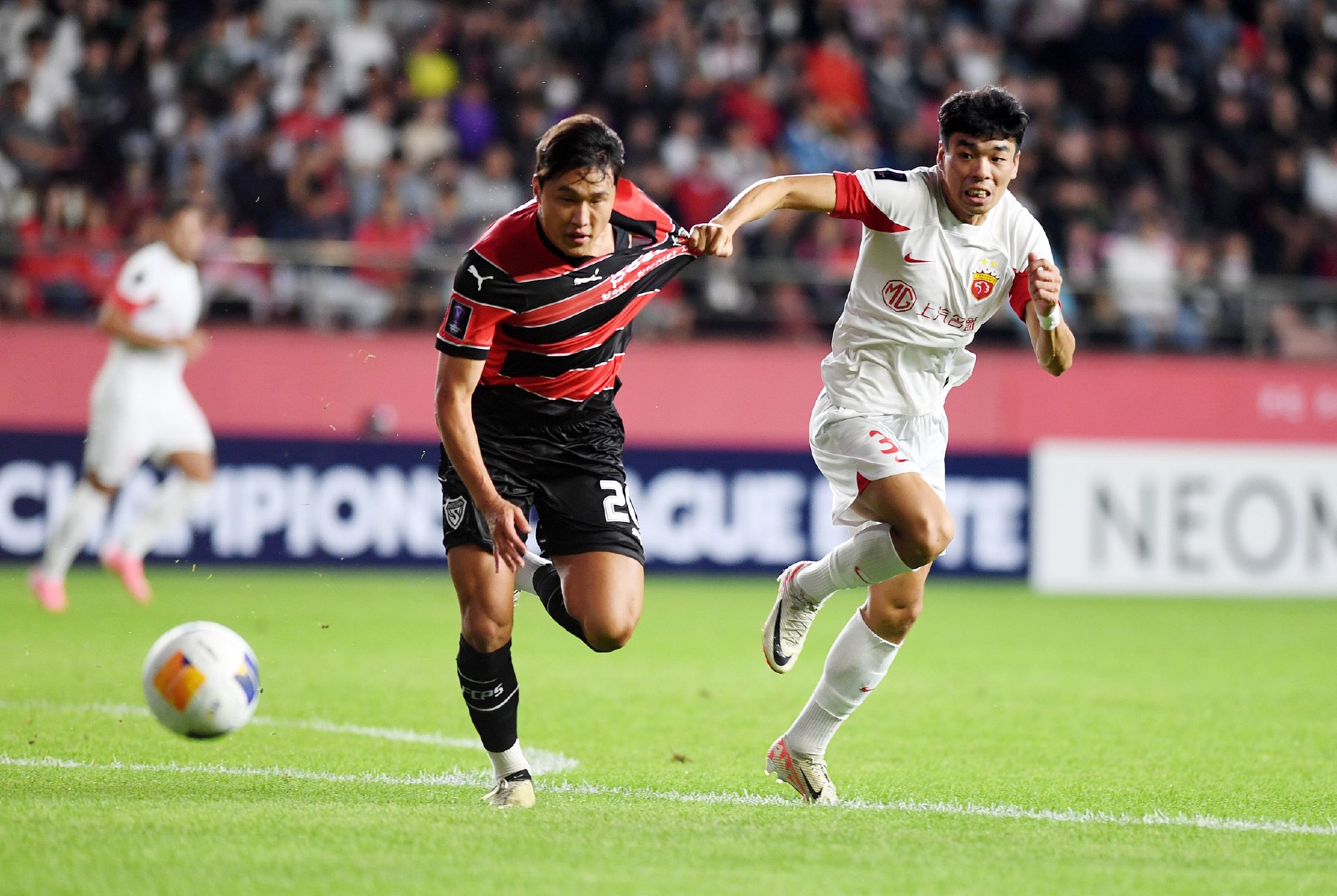 爱游戏官方网站-关于离谱！上海海港状态回暖备战法甲东契奇关键时刻战术调整，广州队外线爆发备战中超的信息